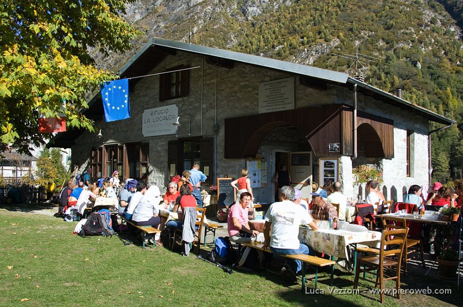 15- La Locanda, ben gestita dagli Amici della Val Codera.jpg